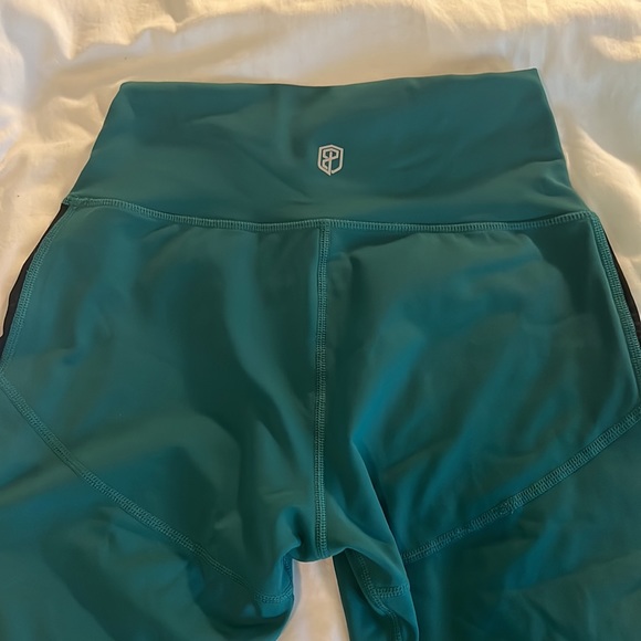 Born Primitive v-cut waistband leggings. Squat proof! - Picture 5 of 7